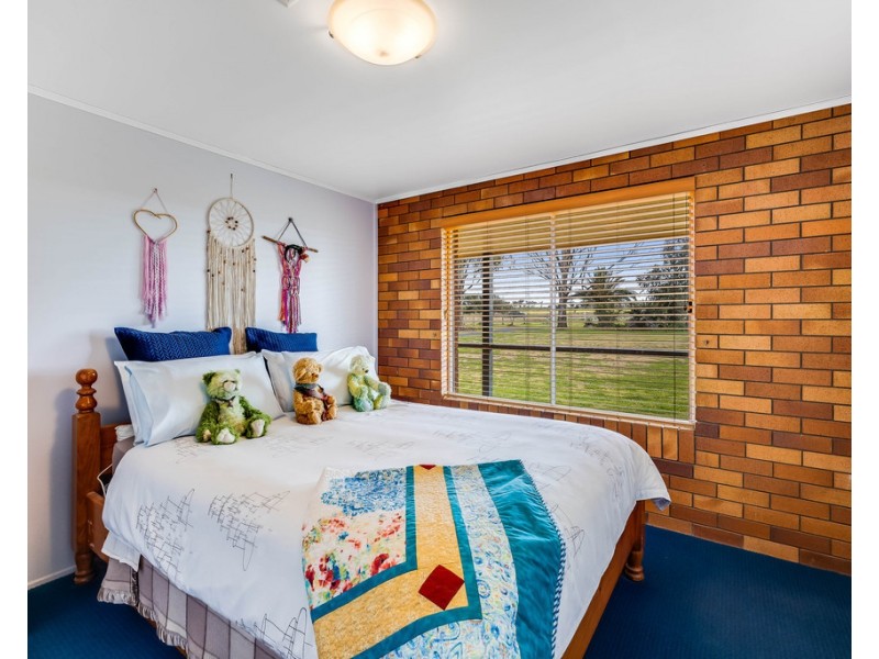 113 Oakey Crosshill Road, Oakey QLD 4401