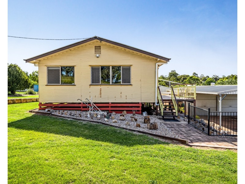 31 Peters Road, Meringandan West QLD 4352