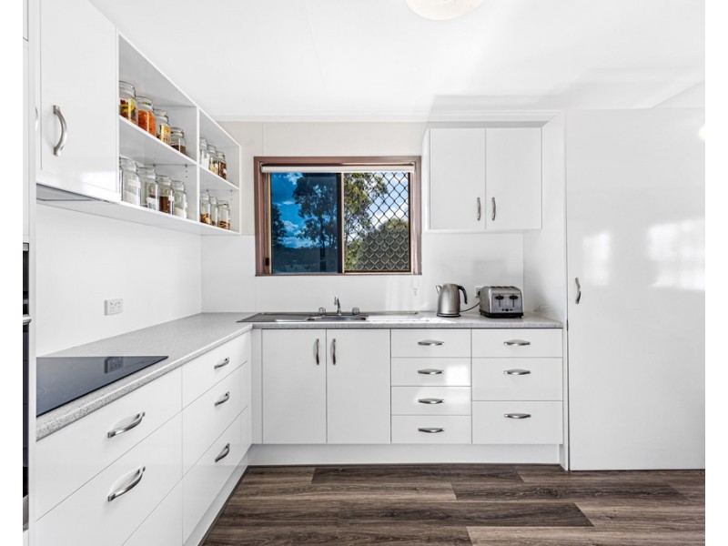 31 Peters Road, Meringandan West QLD 4352