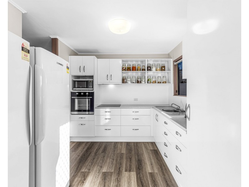 31 Peters Road, Meringandan West QLD 4352