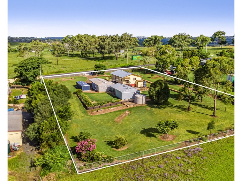 31 Peters Road, Meringandan West QLD 4352