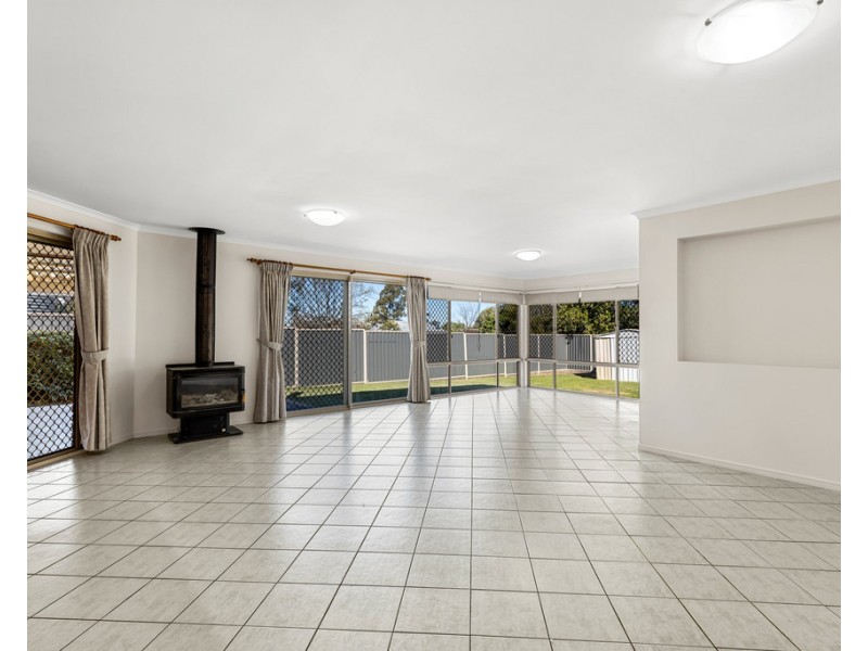 22 Cooper Street, Pittsworth QLD 4356