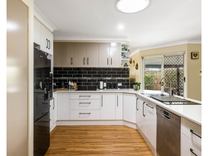 8 Fern Drive, Kearneys Spring QLD 4350