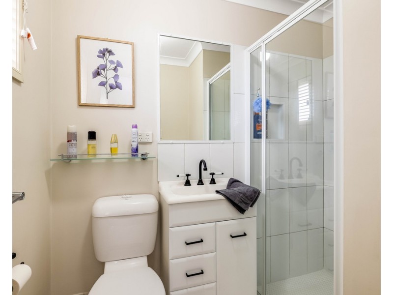 8 Fern Drive, Kearneys Spring QLD 4350