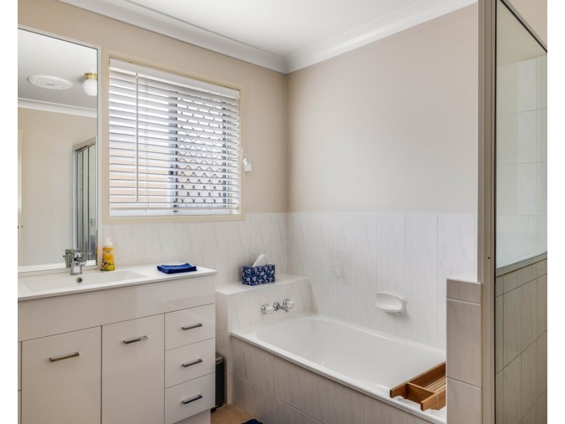 8 Fern Drive, Kearneys Spring QLD 4350