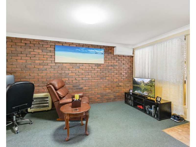Unit 1 and 2, 11 Hinkler Crescent, Wilsonton QLD 4350