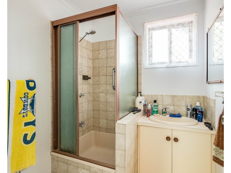 Unit 1 and 2, 11 Hinkler Crescent, Wilsonton QLD 4350