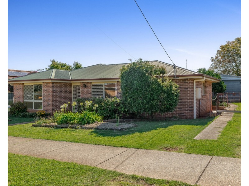 15 Erin Street, Wilsonton QLD 4350