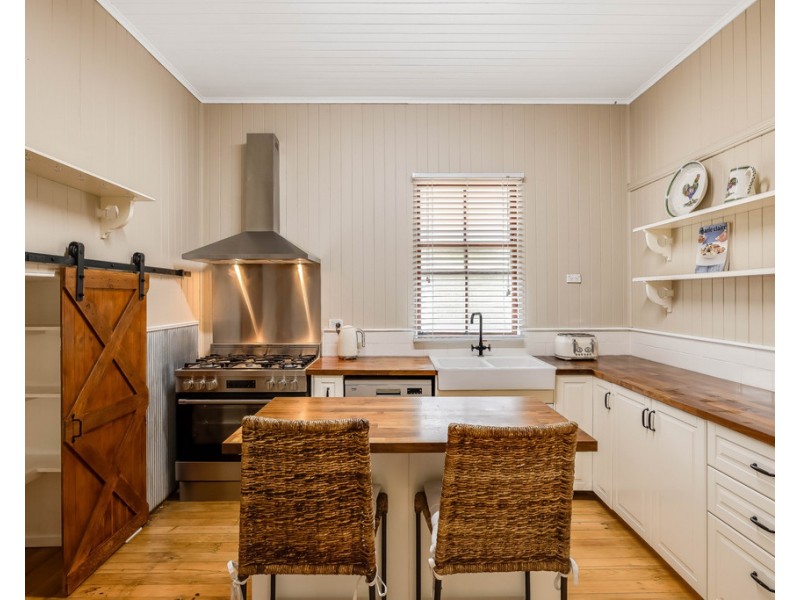 194 South Street, Centenary Heights QLD 4350