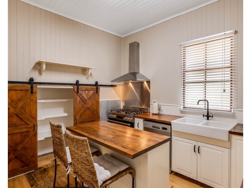 194 South Street, Centenary Heights QLD 4350