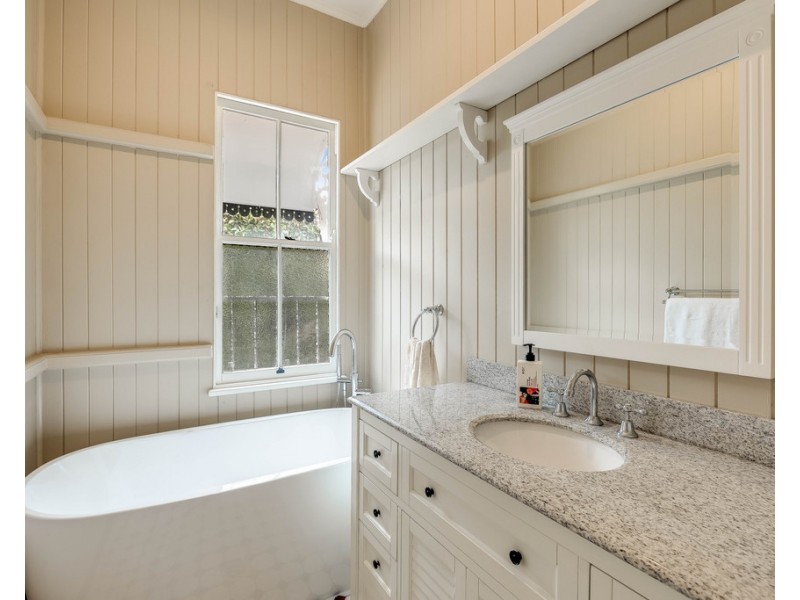 194 South Street, Centenary Heights QLD 4350