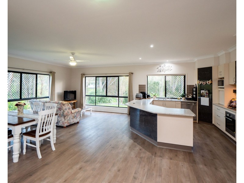 21 Lancaster Court, Top Camp QLD 4350