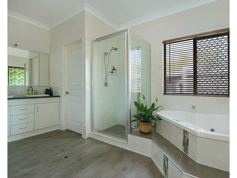21 Lancaster Court, Top Camp QLD 4350