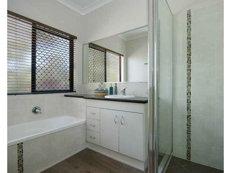 21 Lancaster Court, Top Camp QLD 4350