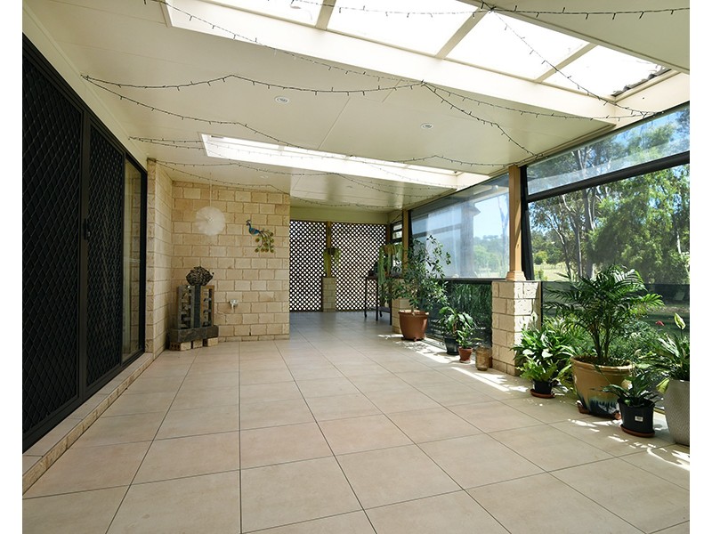 21 Lancaster Court, Top Camp QLD 4350