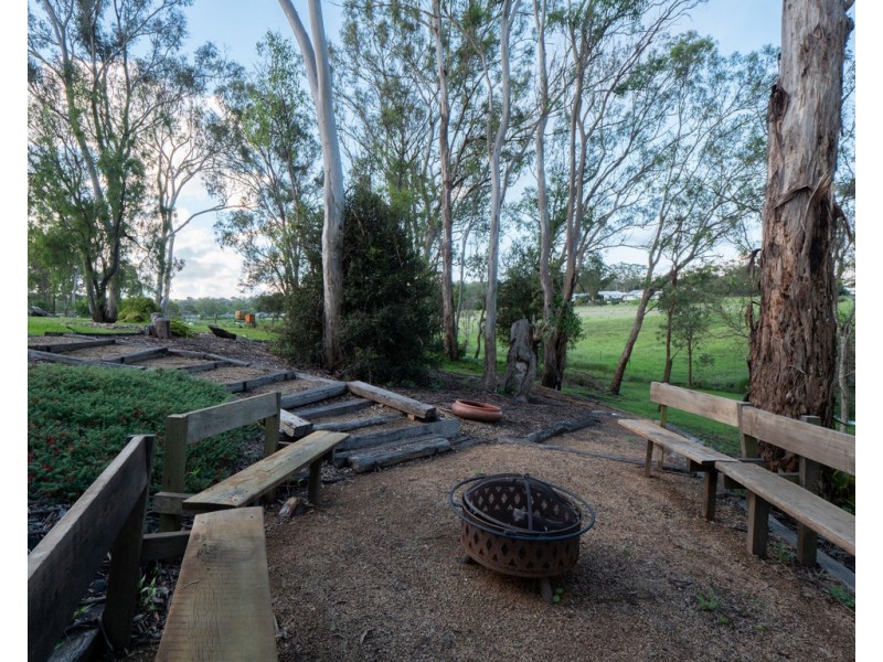 21 Lancaster Court, Top Camp QLD 4350
