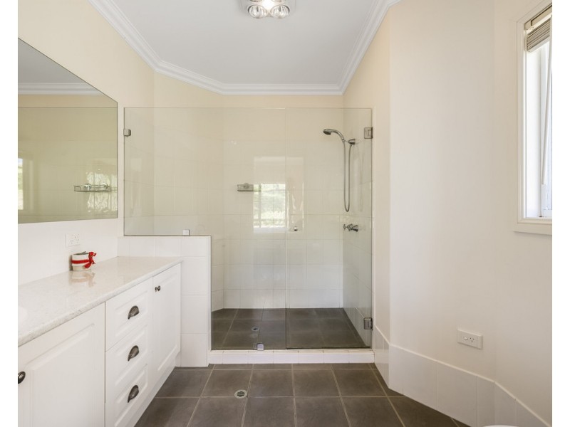2 Saintly Place, Hodgson Vale QLD 4352