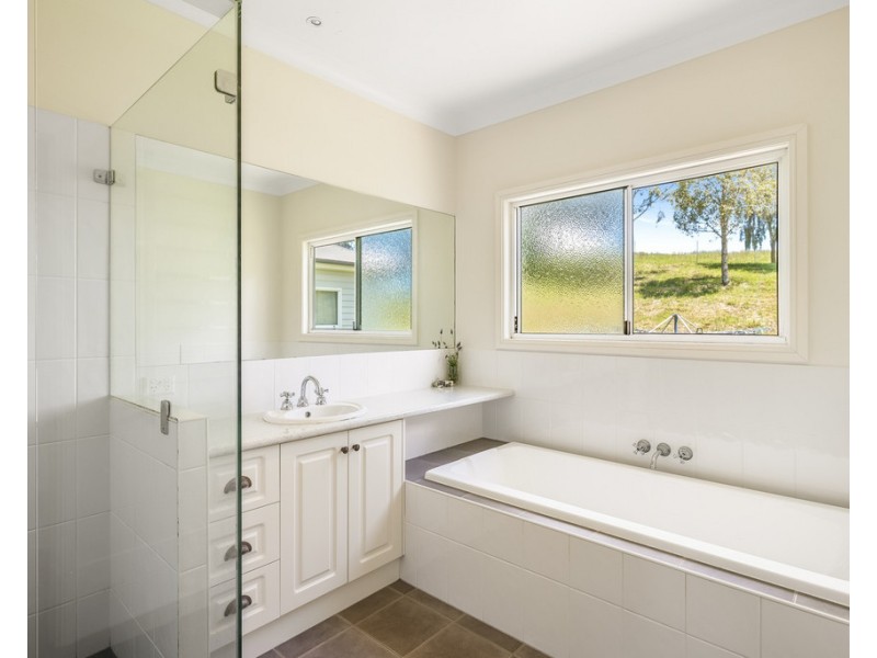 2 Saintly Place, Hodgson Vale QLD 4352