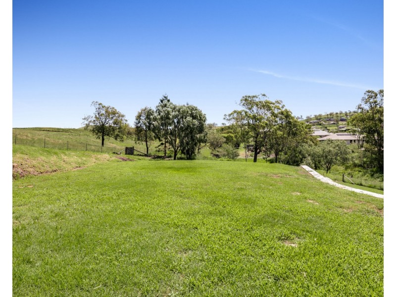2 Saintly Place, Hodgson Vale QLD 4352
