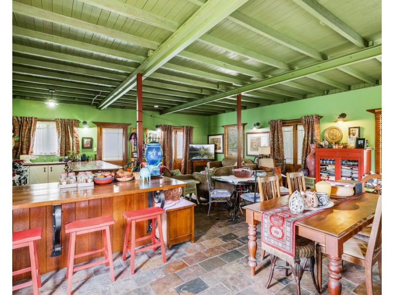 8588 New England Highway, Hampton QLD 4352
