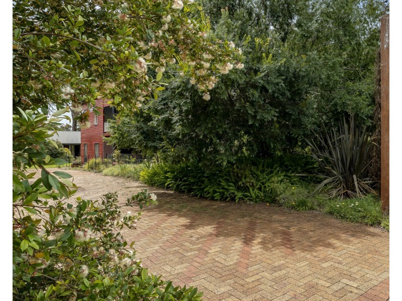 8588 New England Highway, Hampton QLD 4352