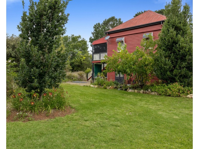 8588 New England Highway, Hampton QLD 4352