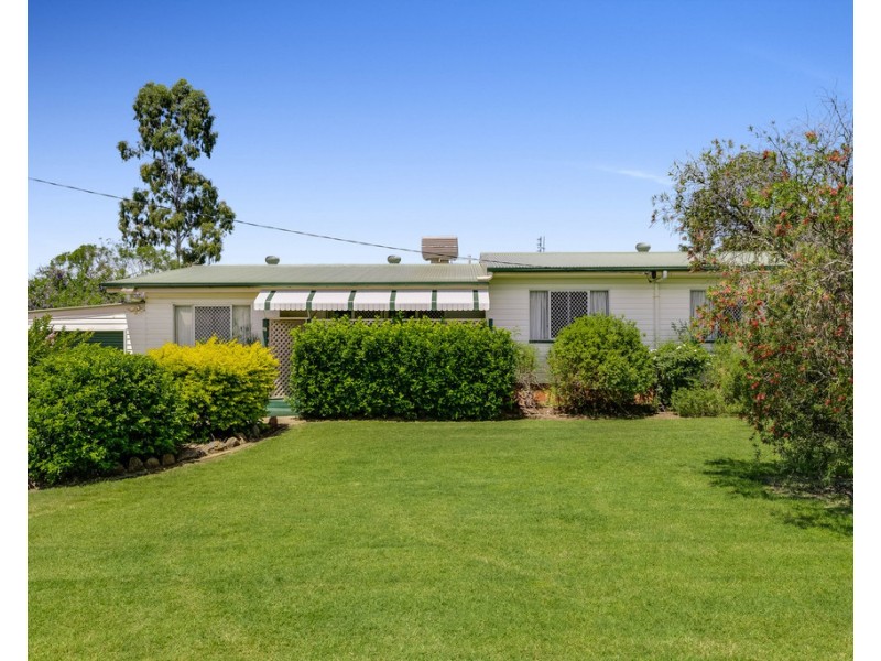 35 Toowoomba Road, Oakey QLD 4401
