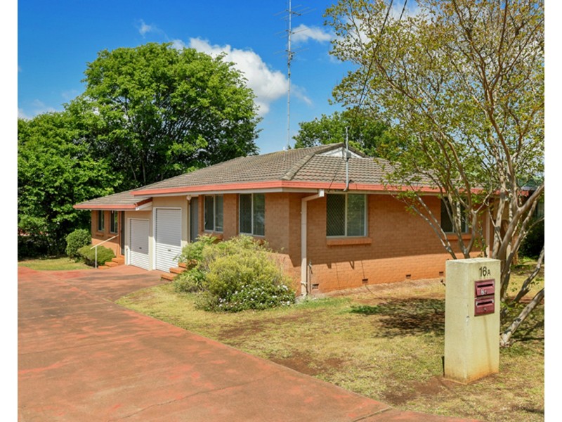 2/16A Debra Street, Centenary Heights QLD 4350