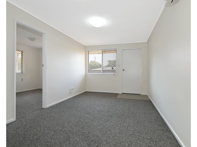 2/16A Debra Street, Centenary Heights QLD 4350