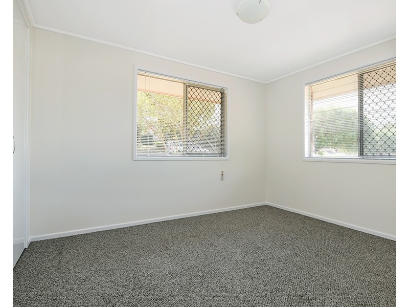 2/16A Debra Street, Centenary Heights QLD 4350