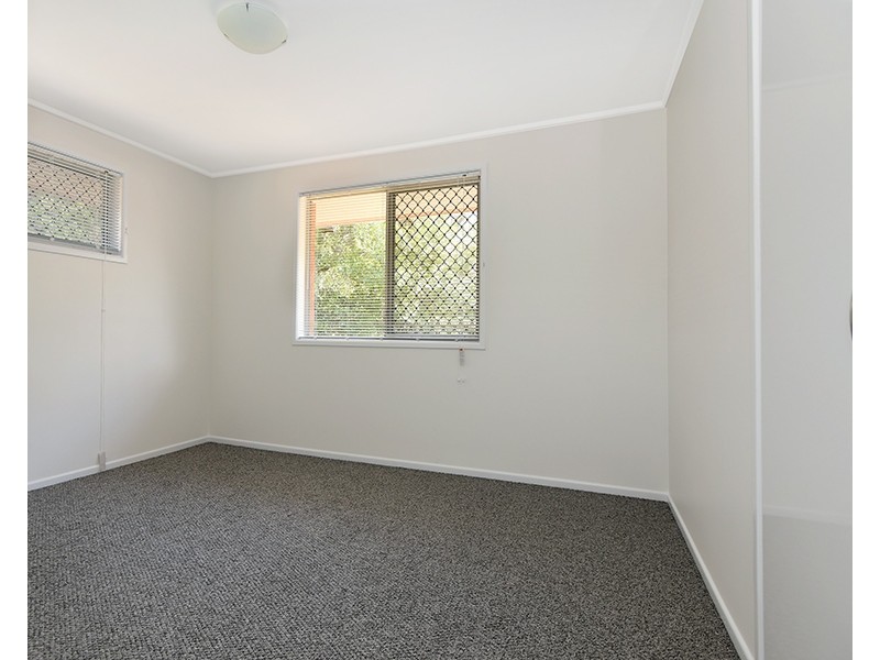 2/16A Debra Street, Centenary Heights QLD 4350