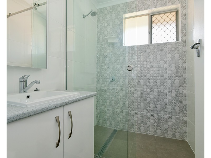 2/16A Debra Street, Centenary Heights QLD 4350