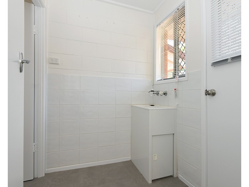 2/16A Debra Street, Centenary Heights QLD 4350