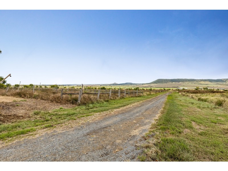11050 Warrego Highway, Kingsthorpe QLD 4400