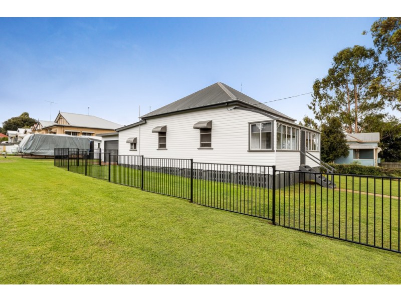 4 Aland Street, South Toowoomba QLD 4350