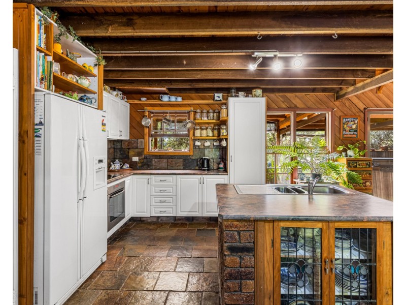 17 Clive Crescent, Withcott QLD 4352