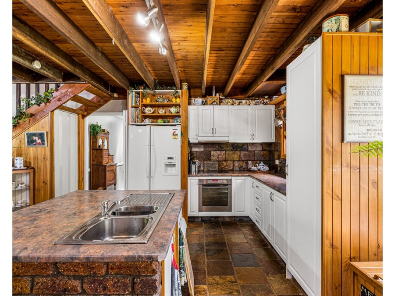 17 Clive Crescent, Withcott QLD 4352