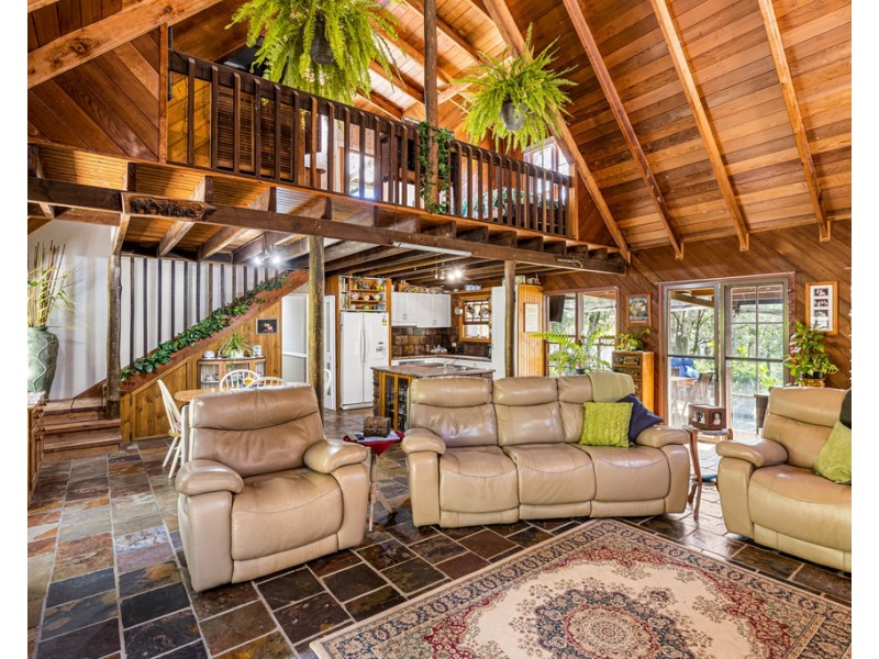 17 Clive Crescent, Withcott QLD 4352