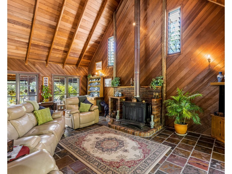 17 Clive Crescent, Withcott QLD 4352