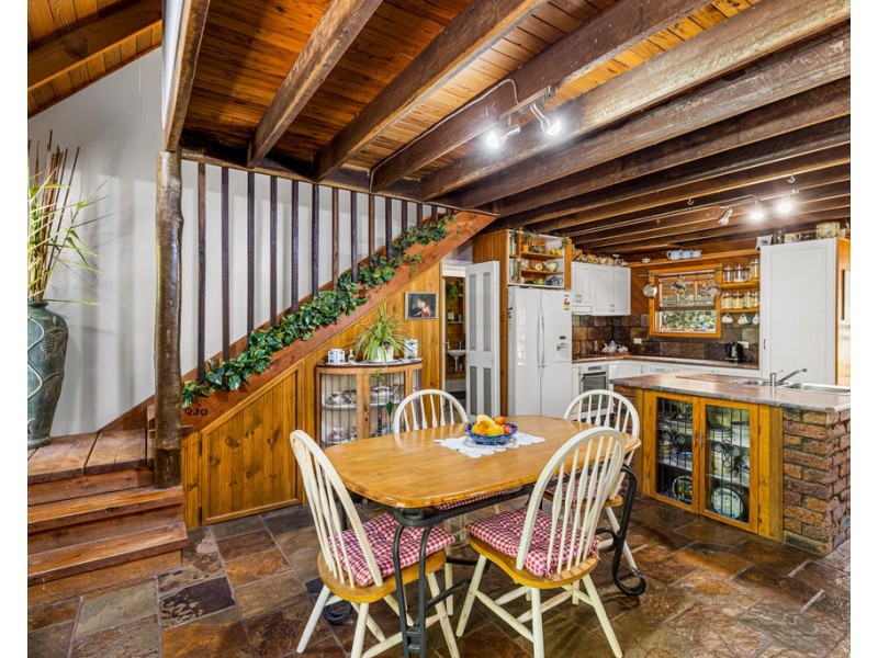 17 Clive Crescent, Withcott QLD 4352