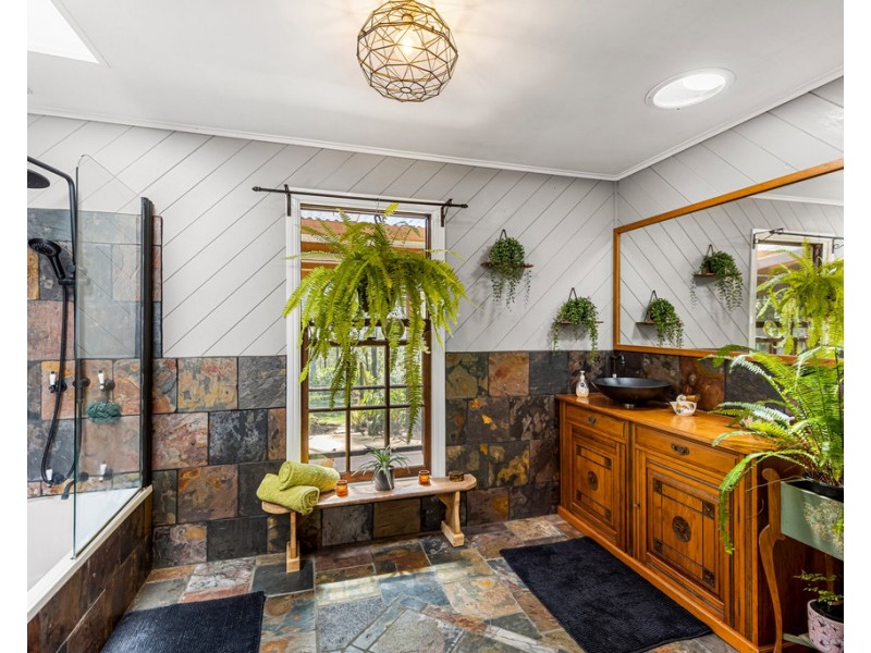 17 Clive Crescent, Withcott QLD 4352