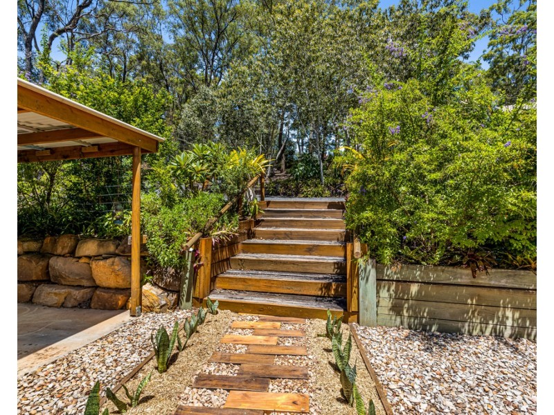 17 Clive Crescent, Withcott QLD 4352