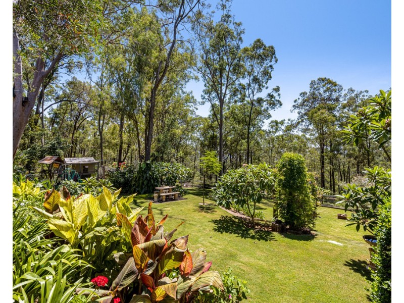 17 Clive Crescent, Withcott QLD 4352