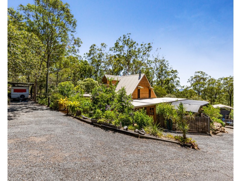 17 Clive Crescent, Withcott QLD 4352