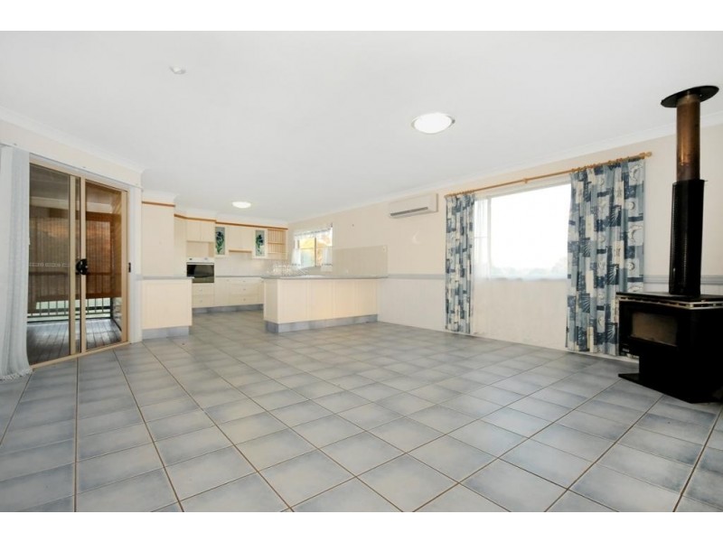 18 Jeudes Rd, Gowrie Junction QLD 4352