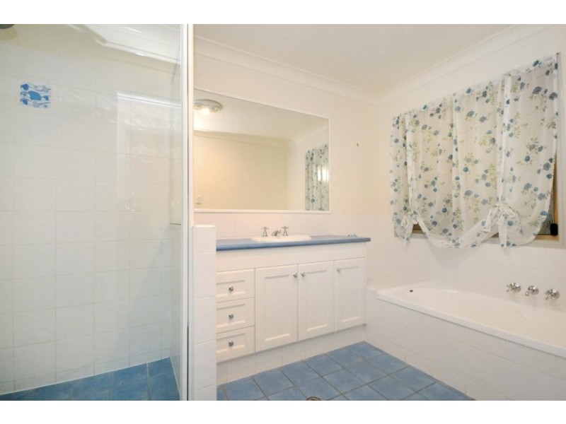 18 Jeudes Rd, Gowrie Junction QLD 4352