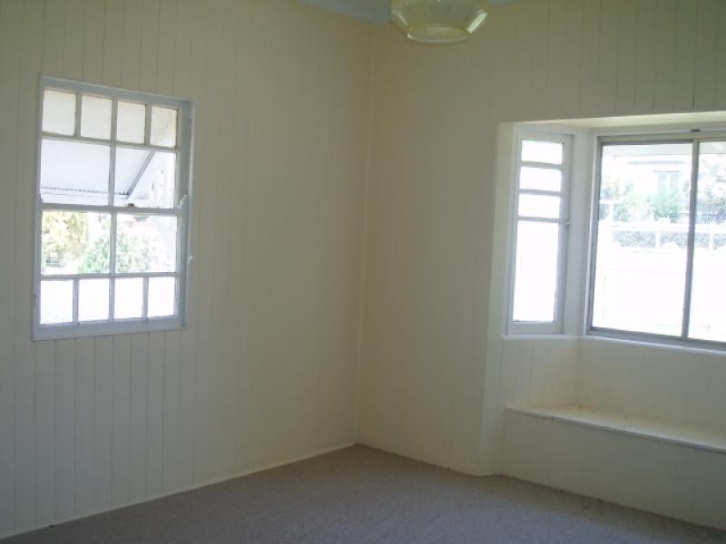 16 Helen Street, Newtown QLD 4305