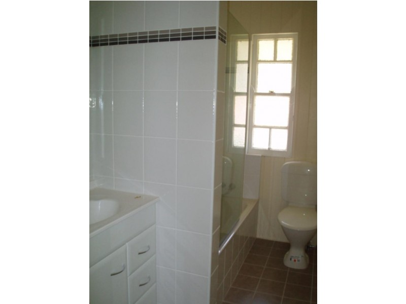 16 Helen Street, Newtown QLD 4305