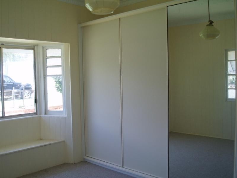 16 Helen Street, Newtown QLD 4305