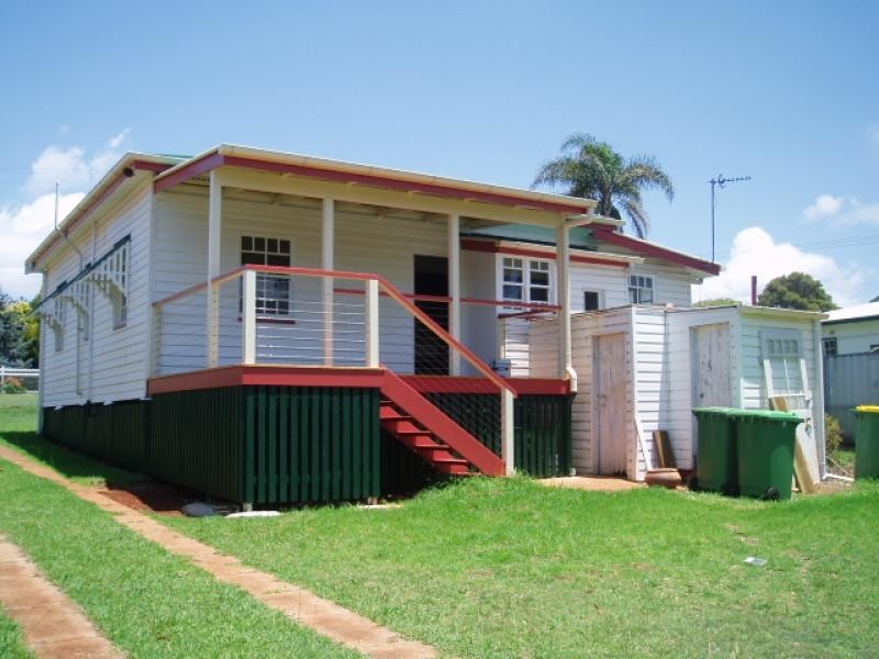 16 Helen Street, Newtown QLD 4305